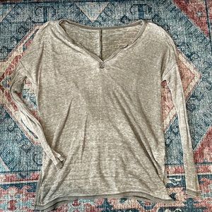 V-neck cut long sleeve